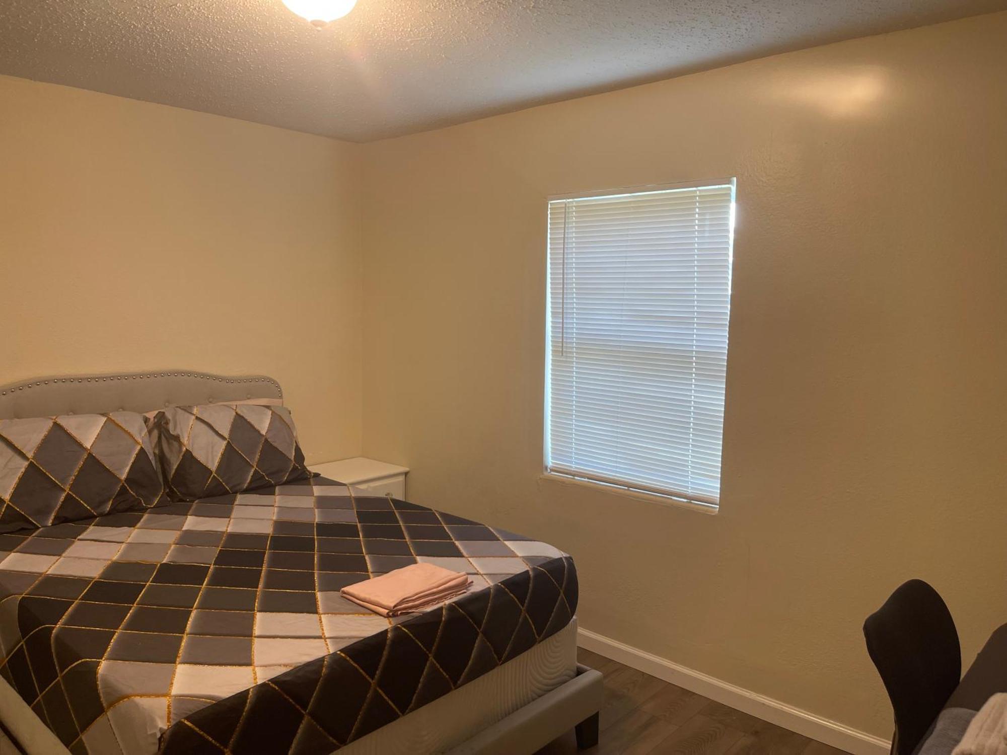 Private Queen Bedroom C Shared Common Spaces فورت بييرس المظهر الخارجي الصورة