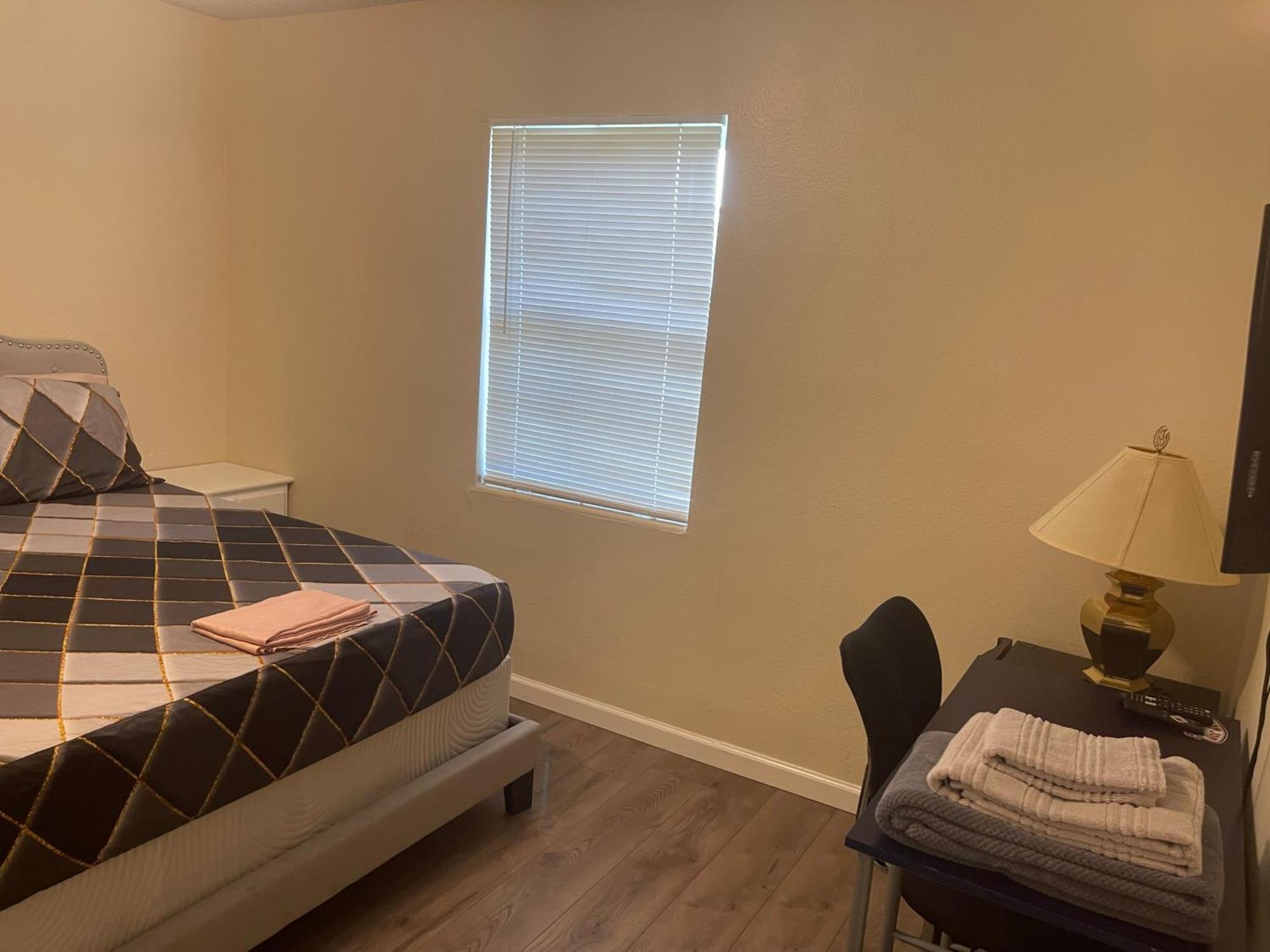 Private Queen Bedroom C Shared Common Spaces فورت بييرس المظهر الخارجي الصورة